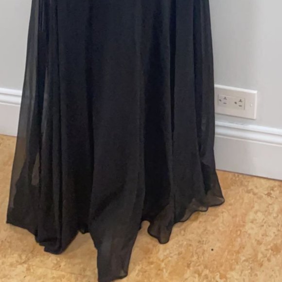 MORRELL MAXIE BLACK EVENING GWON WITH LONG SLEVEES WITH TULLE MERMAID - Picture 5 of 5